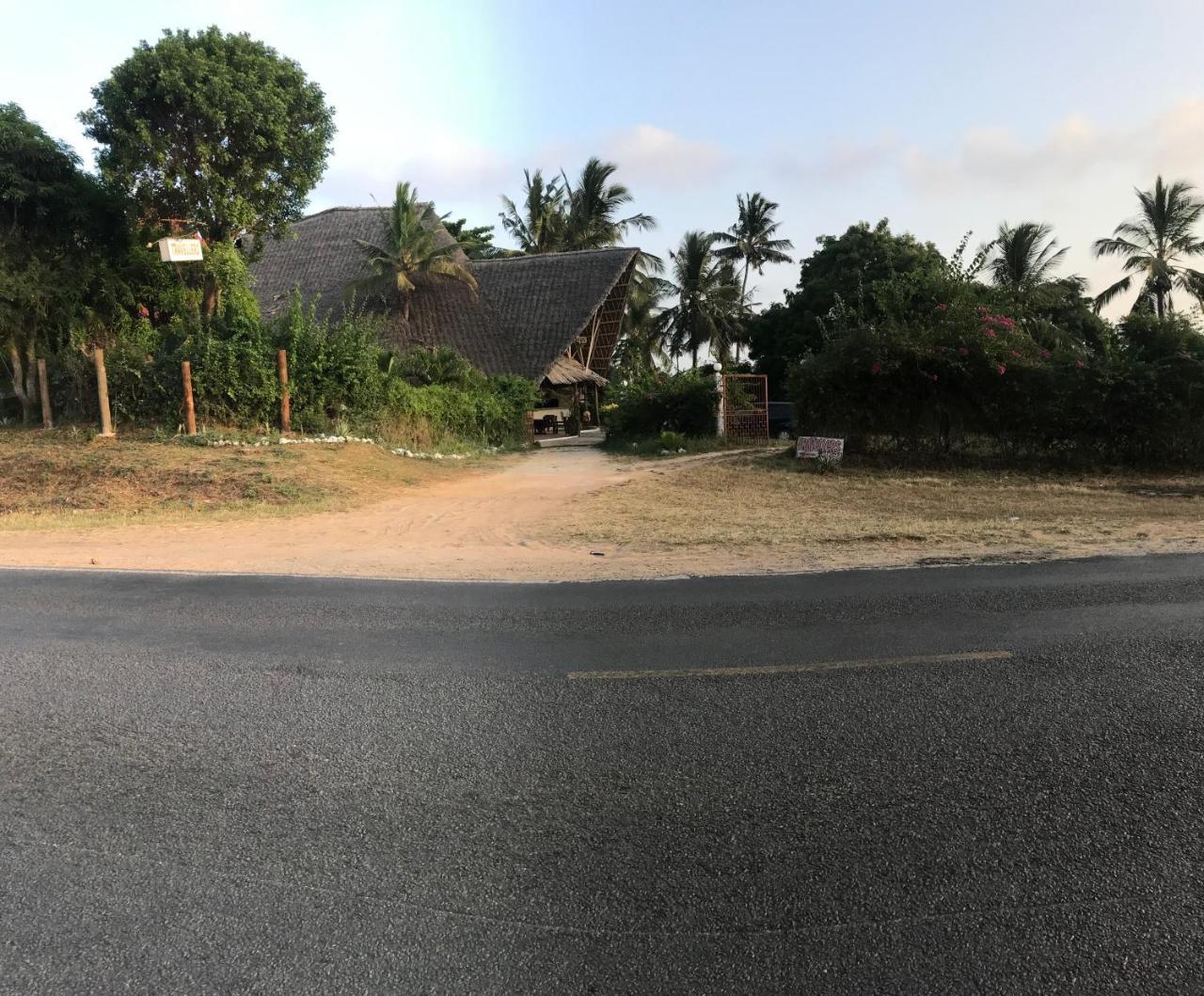 Travellers Inn Resort Malindi Kijiwetanga Exterior photo